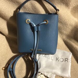 EUC Michael Kors Suri Small Drawstring Bucket Crossbody, Color Chambray